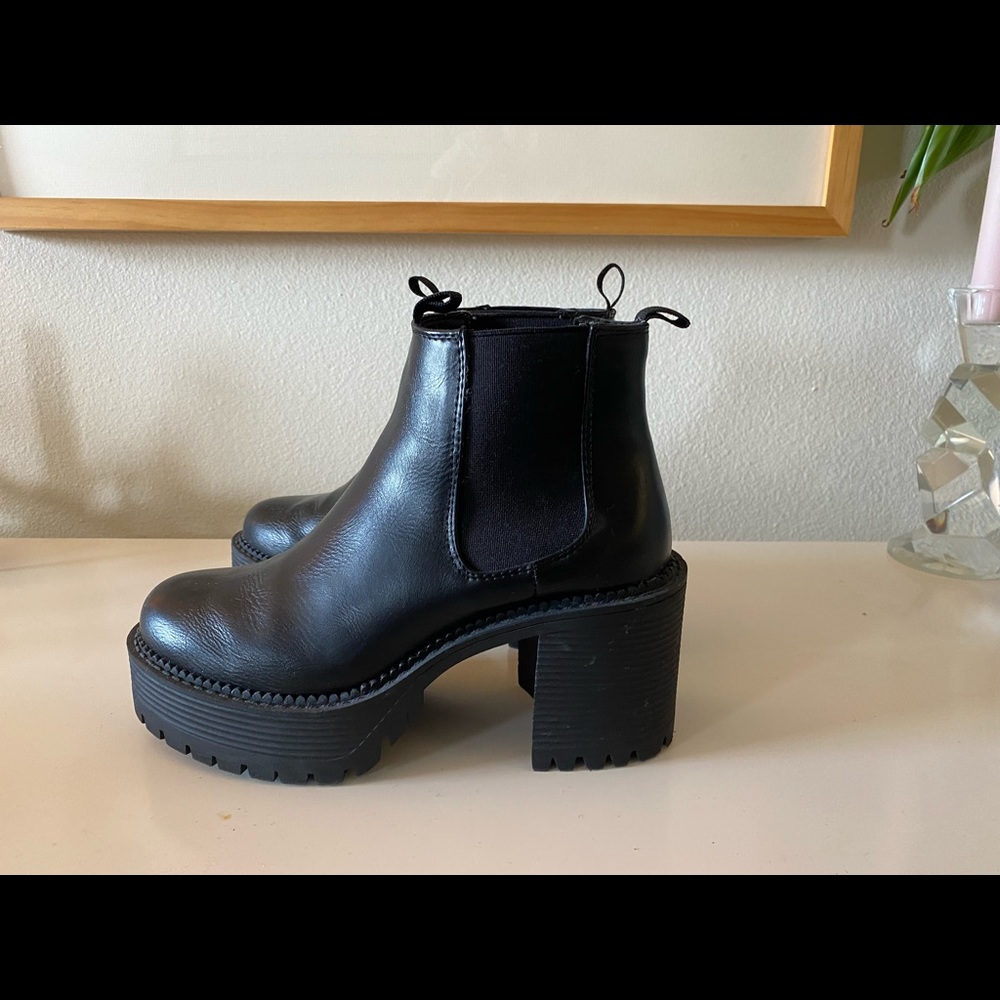 Nasty Gal High Platform Chelsea Boots Size 6.5